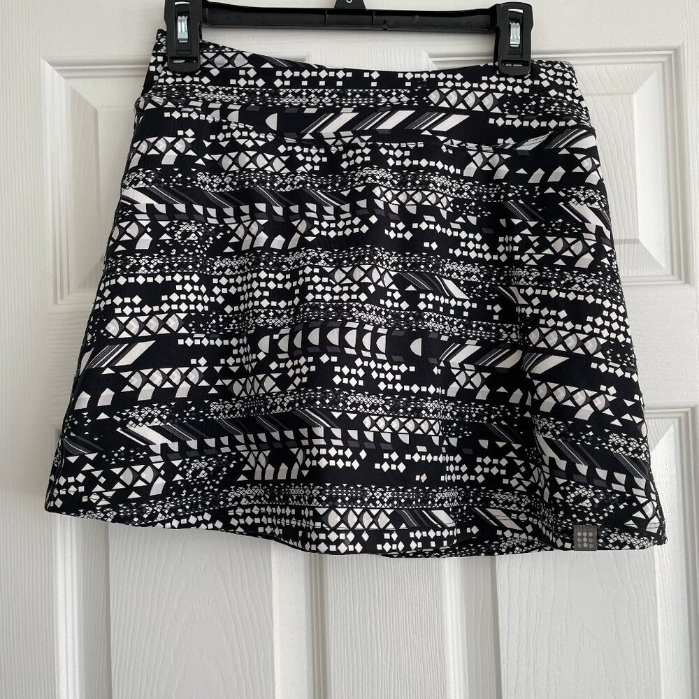 Title 9 Dream Swing Skort Size Small Black with White Pattern